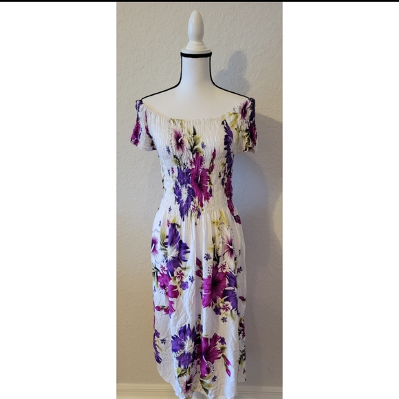 Dresses & Skirts - White Floral Smock Dress